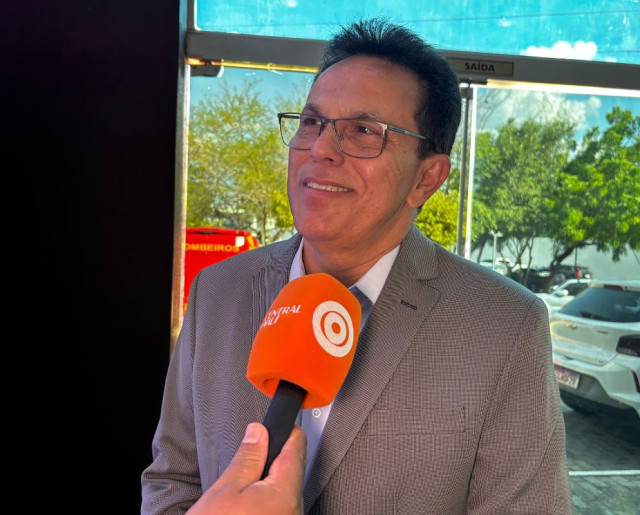 Zé Santana reafirma pré-candidatura e anuncia chapa federal 