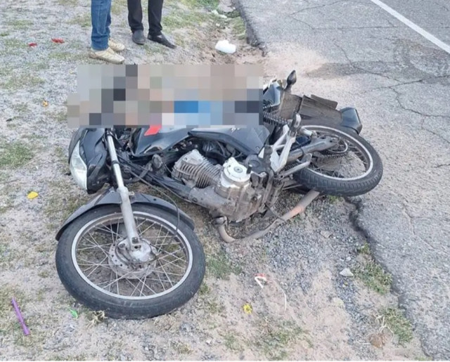 Motociclista morre após perder controle da moto e colidir contra poste em Parnaíba