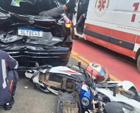 Policial Militar fica gravemente ferido após colisão entre moto e carro em Teresina