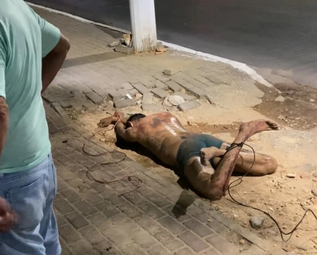 Homem em surto invade comércios, causa danos e é contido por populares no Promorar