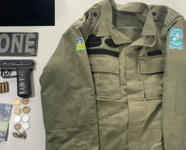 Adolescente é flagrado com arma artesanal e farda da PM na zona Norte