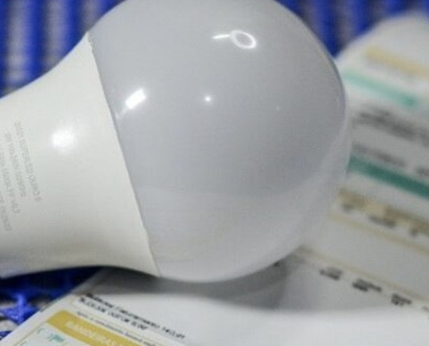 Conta de energia cai 2,6% em dezembro com recuo da bandeira vermelha