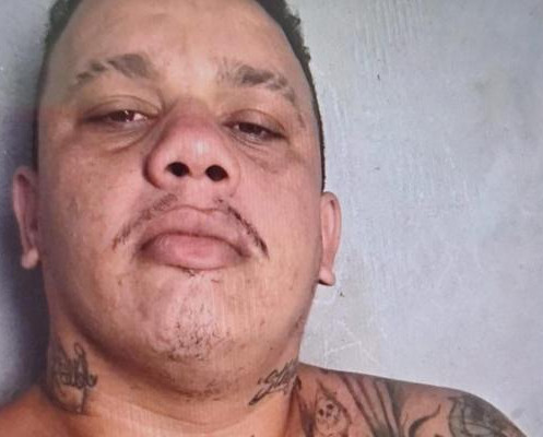 Homem é morto com mais de 20 tiros dentro de casa e esposa fica baleada em Altos