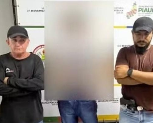 Pai é preso em praça pública suspeito de violentar a própria filha