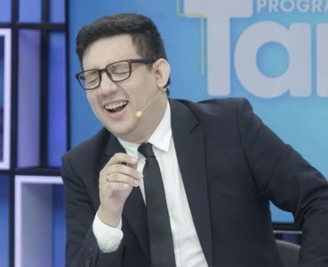 Corpo do jornalista Erlan Bastos é sepultado neste domingo na capital do Piauí