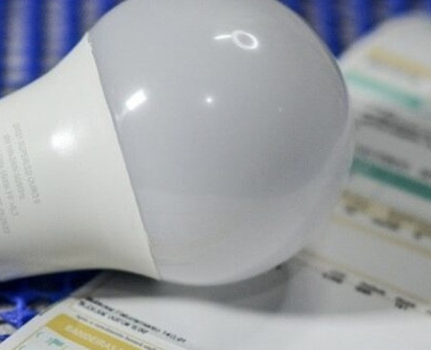 Conta de energia cai 2,6% em dezembro com recuo da bandeira vermelha