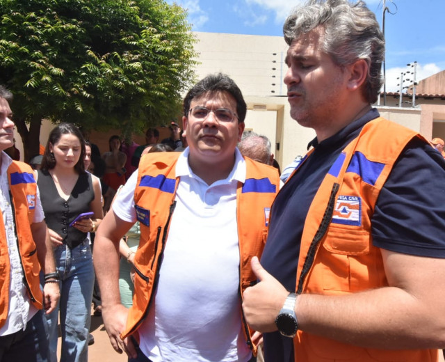 Governador Rafael Fonteles visita áreas afetadas pelas chuvas em Picos