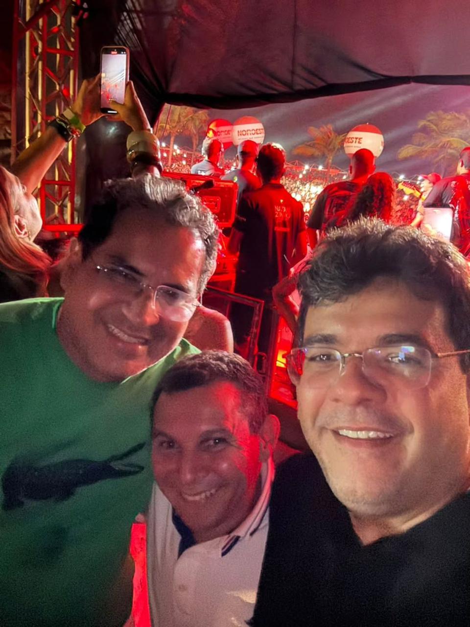 Ao lado do governador, Mauro Eduardo reforça presença política no litoral