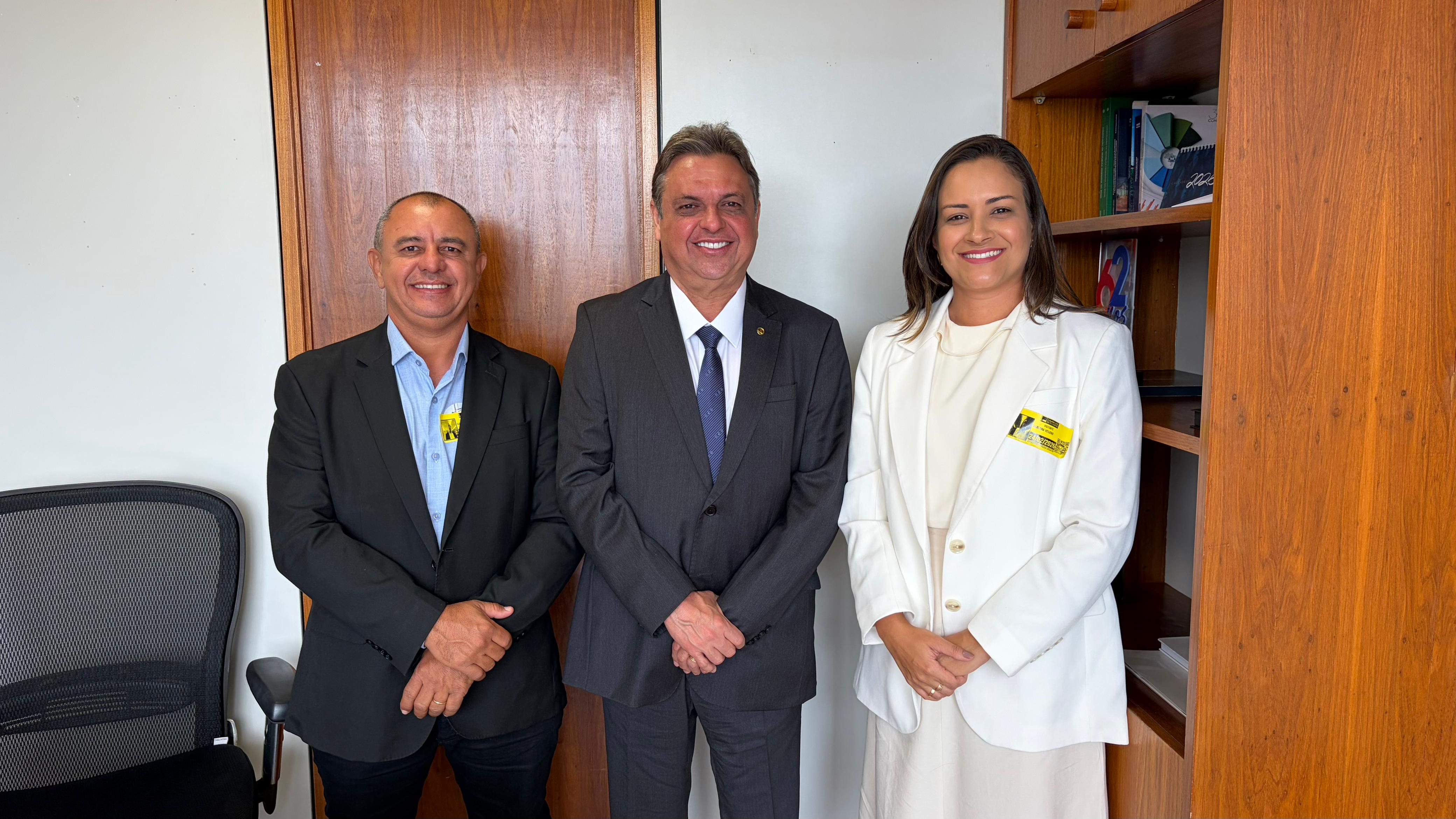 Júlio Arcoverde recebe 21 prefeitos em Brasília e reforça compromisso com os municípios do Piauí