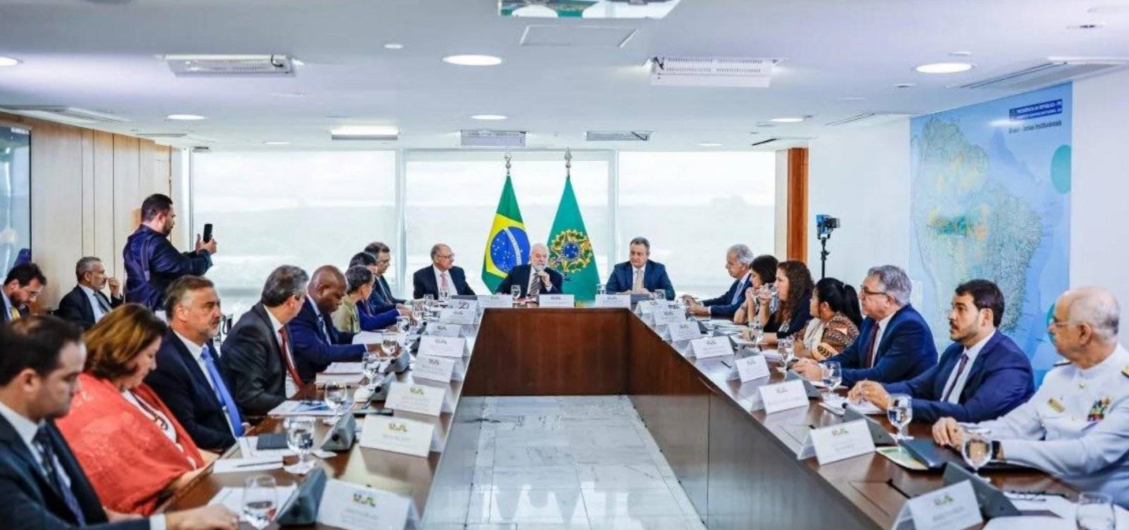 145056-em-reuniao-lula-pede-esforco-maior-para-conter-novo-massacre-de-yanomamis-um-ano-apos-decretar-emergencia-3-1705177581.jpg