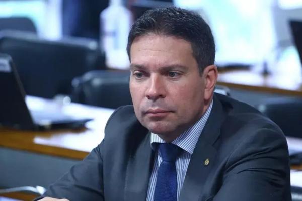 Alexandre Ramagem tem prisão ordenada por descumprir medidas do STF