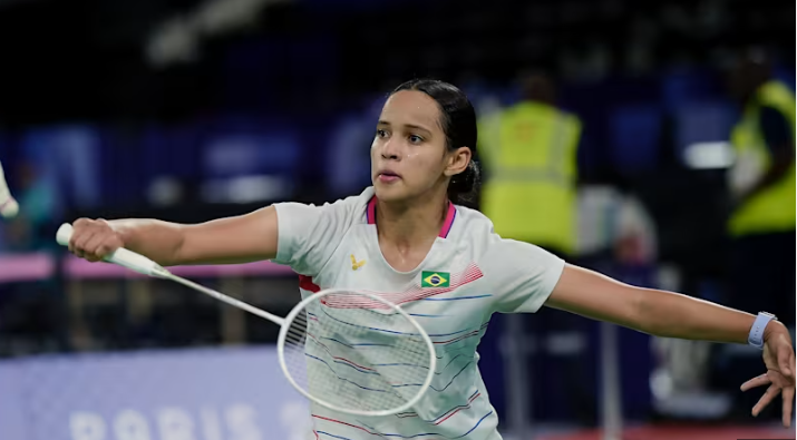 Juliana Viana faz estreia olímpica contra tailandesa Katethong no Badminton