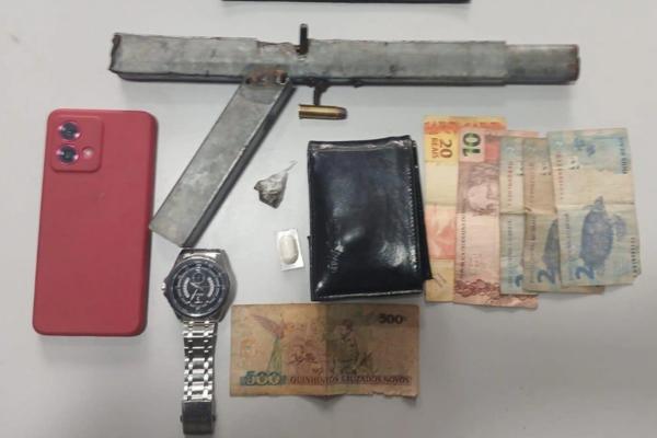 Dupla é presa com drogas e arma artesanal durante patrulha em Teresina