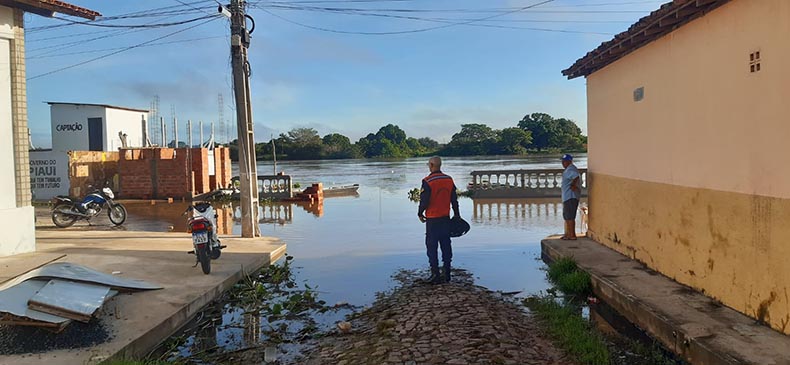 Cheia do Rio Parnaíba deixa mais de 160 famílias ilhadas em Luzilândia