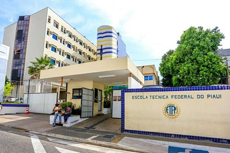 Professor do IFPI denuncia ataques homofóbicos, racistas e ameaças de estudantes