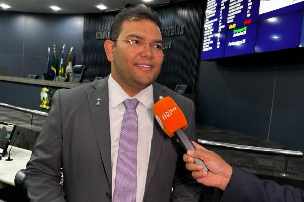 Fernando Lima renuncia à presidência da CPI do Lixo e aponta falhas no relatório final