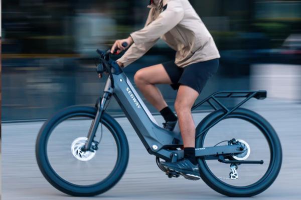 Contran exige placa e habilitação para ciclomotores a partir de 2026 e o prazo acaba dia 31