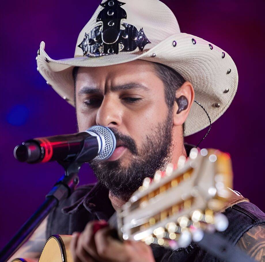 Cantor sertanejo João Carreiro morre aos 41 anos