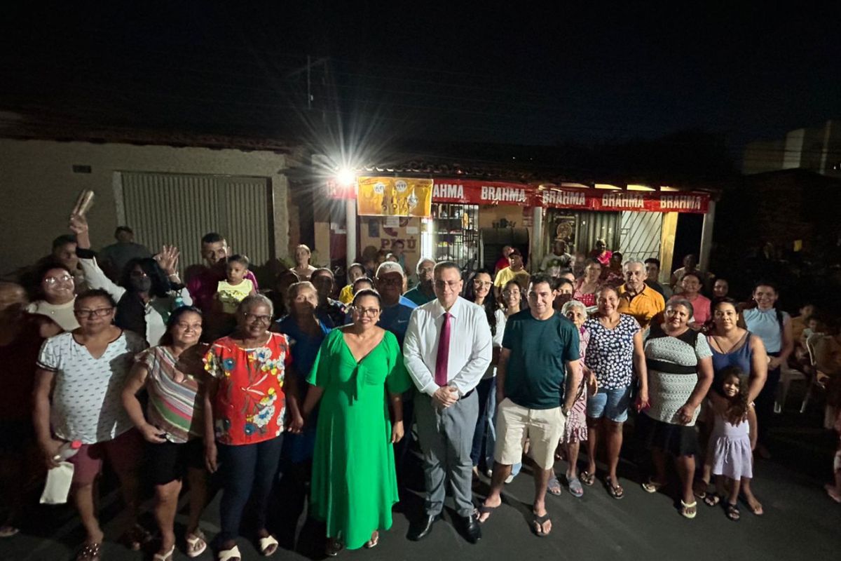 Deputado Gessivaldo participa de inauguração de ruas asfaltadas no bairro Carlos Falcão