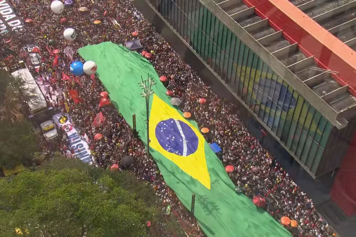 NAS RUAS PELA DEMOCRACIA