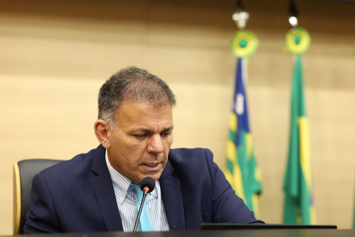 Carlos Augusto pensa no PV, mas pressão de Rafael mantém deputado no MDB