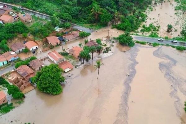 Chuva intensa invade casas e causa prejuízos em diferentes bairros de Uruçuí