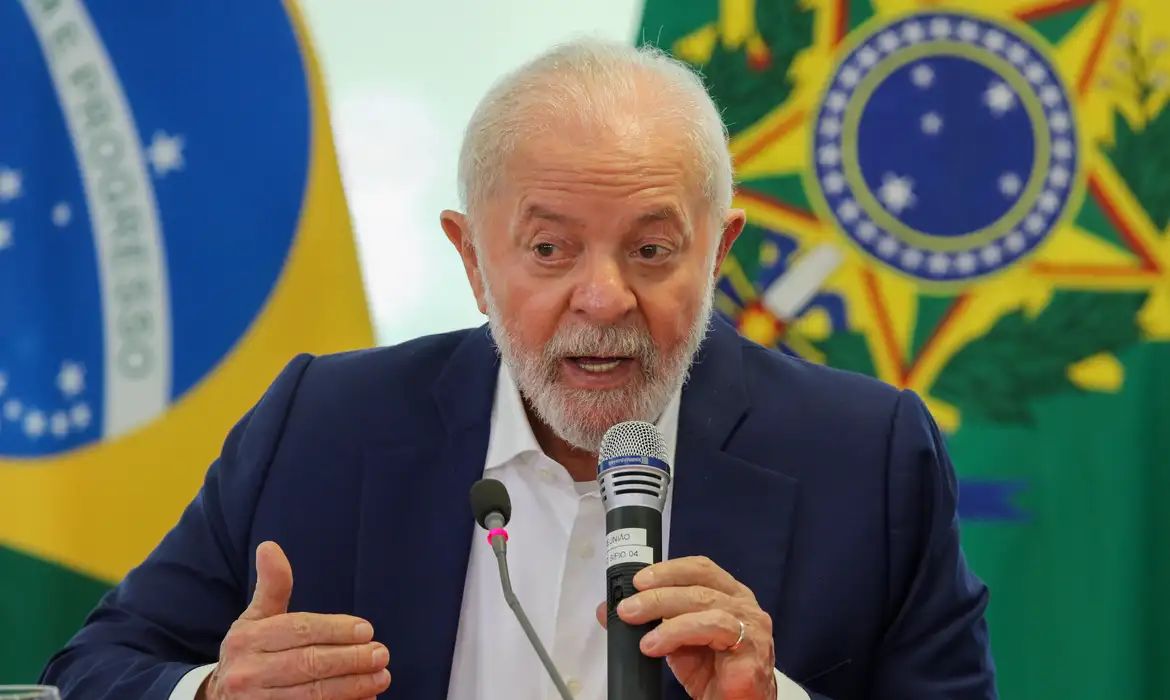 Governo Lula põe sob sigilo lista de servidores hospedados em hotel de luxo no exterior