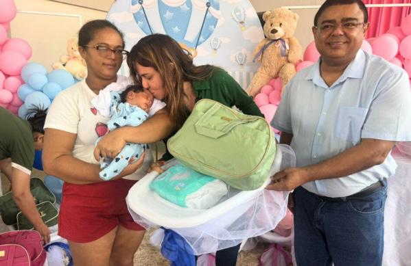 Prefeitura de Esperantina entrega enxovais a gestantes da rede social