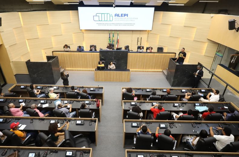 Sete deputados deixam secretarias do Governo do Piauí após exonerações; veja lista