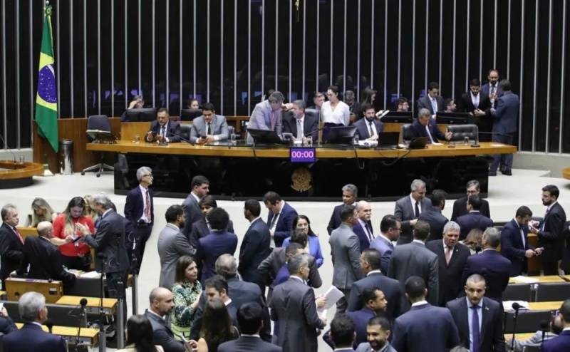 Câmara aprova fim da “saidinha” de presos em feriados no Brasil