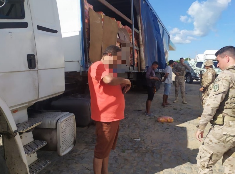 Motorista é preso pelo DRACO com carga roubada de empresa em Teresina
