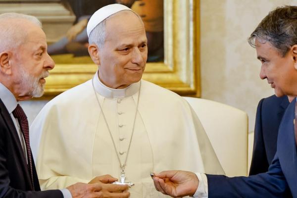 Lula e ministro Wellington Dias se encontram com papa Leão XIV no Vaticano