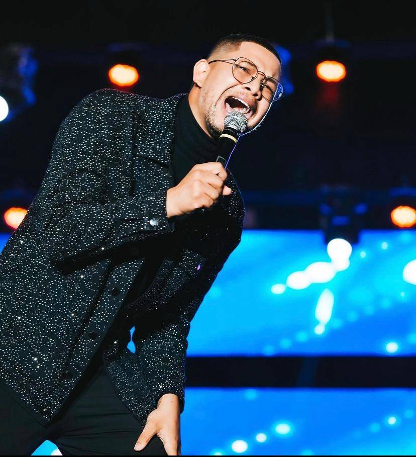 Cantor gospel passa mal e morre durante show na Bahia