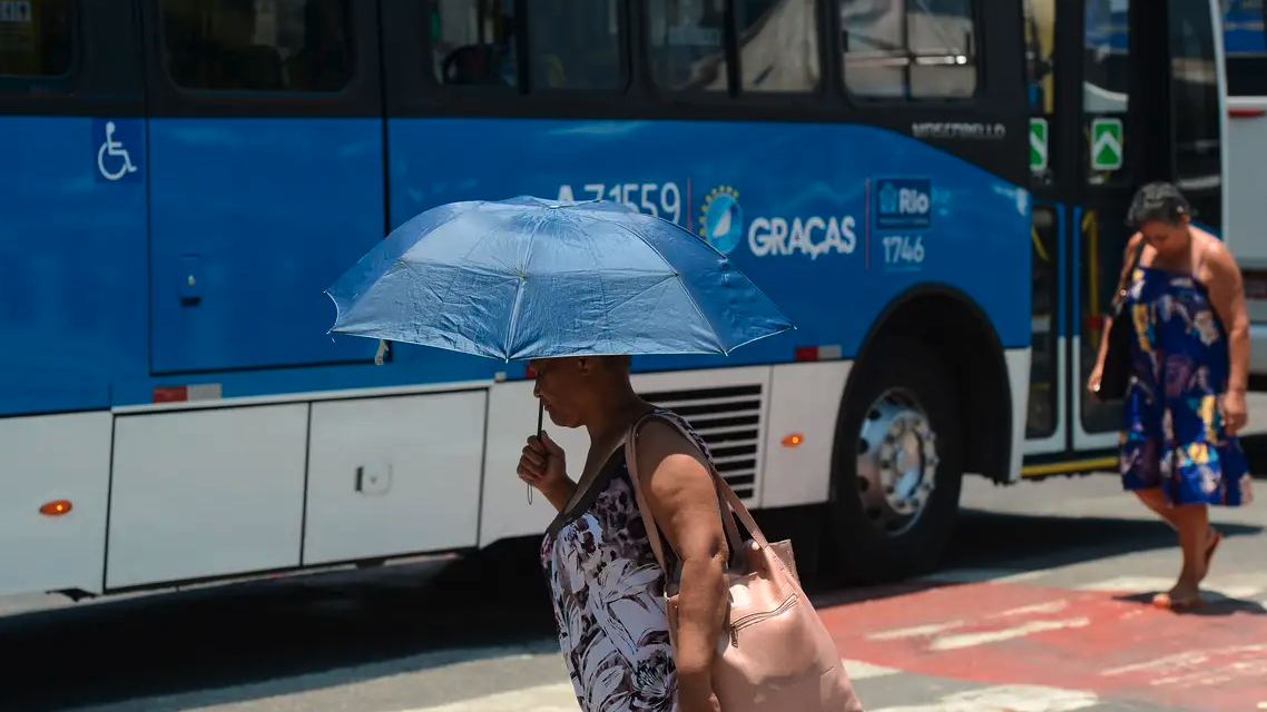 Forte calor eleva risco de desidratação para idosos