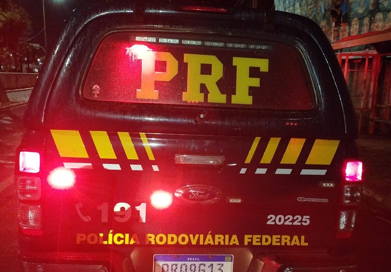 Mulher morre e duas pessoas ficam feridas após colisão de carros em Floriano