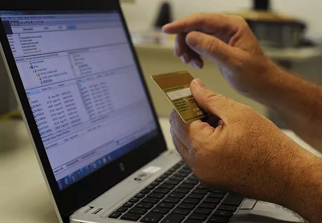 Cuidados cruciais nas compras on-line para evitar golpes durante as festas