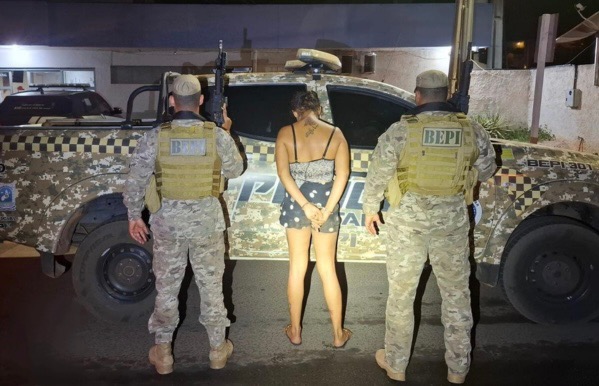Polícia Militar prende mulher suspeita de tráfico durante operação no Junco, em Picos