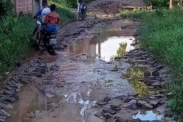 Moradores denunciam estado precário de ruas em comunidade de Teresina