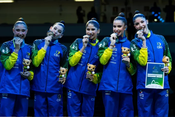 Brasil conquista prata inédita no Mundial de ginástica rítmica diante de torcida no Rio