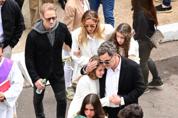 Corpo de Anne Marie, filha de Schynaider Moura, é velado em São Paulo