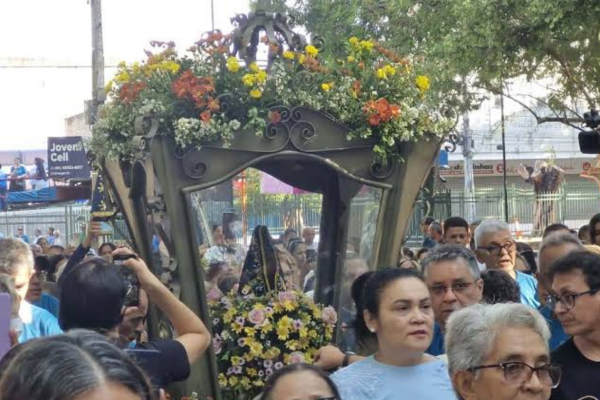Fiéis participam da 19ª Festa da Mãe de Deus em Teresina