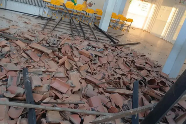 Parte do teto de creche desaba durante feriado em Dom Expedito Lopes