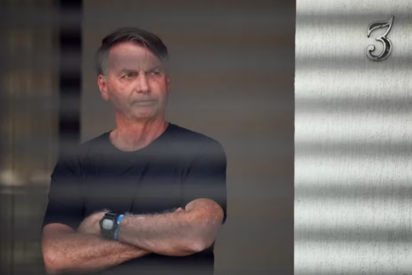 PF inicia perícia após violação em tornozeleira de Bolsonaro na madrugada