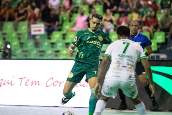 Atlético Piauiense goleia a Chapecoense e fica perto da final do Brasileiro