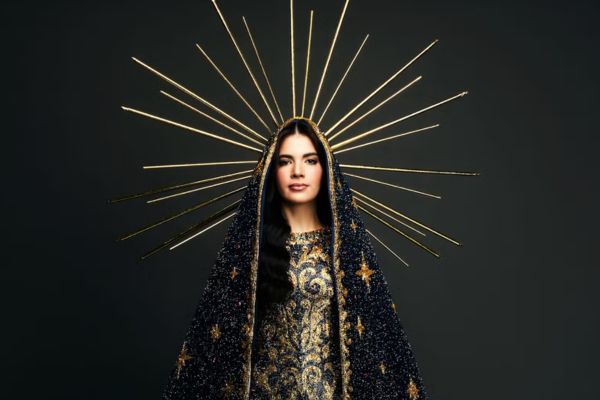 Miss Universo 2025: Brasileira desfila como Nossa Senhora Aparecida