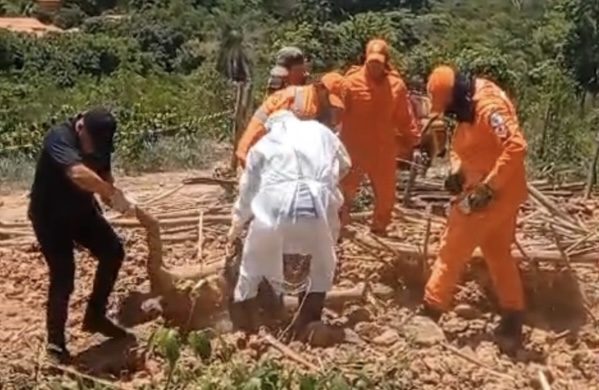 Idoso morre após estrutura de casa de taipa ceder na zona Leste de Teresina