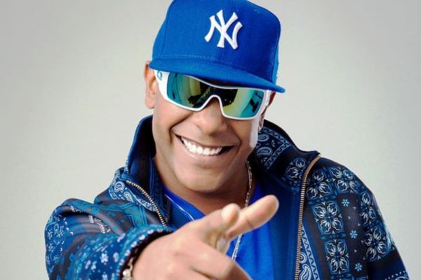 Vocalista do Psirico é internado às pressas e passa por cirurgia no coração