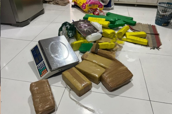 Laboratório de drogas é fechado e três pessoas são presos em operação na zona Sul