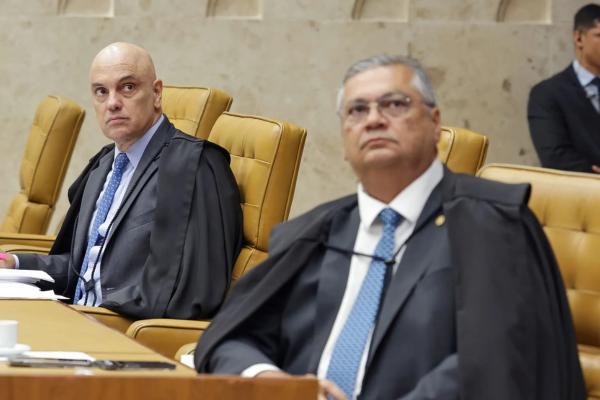 Moraes apresenta voto e Dino acompanha decisão que mantém Bolsonaro preso