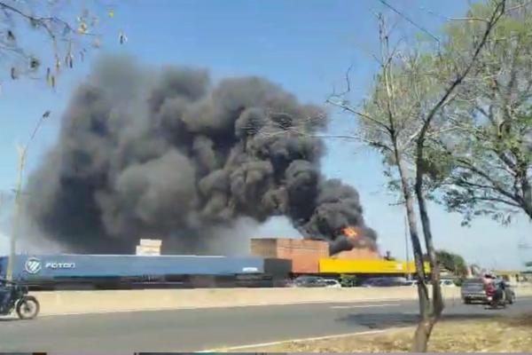 Incêndio destrói parte de revendedora de pneus na BR-316, em Teresina